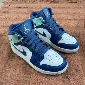 Jordan 1 Mid